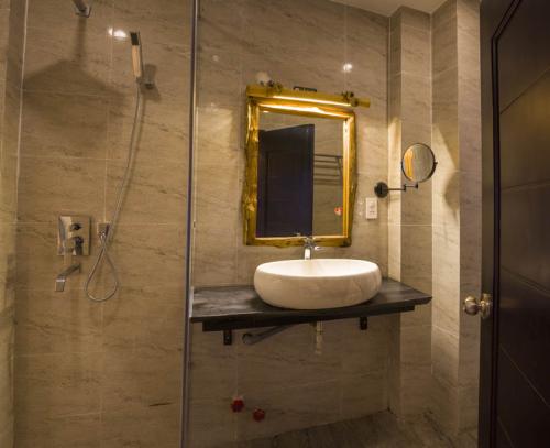 bathroom_reign_resort_nha_trang